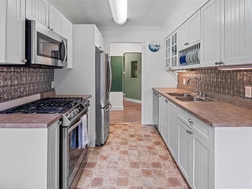 4093 Gordon Head Rd, Saanich, BC - Indoor Photo Showing Kitchen With Double Sink