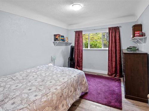 4093 Gordon Head Rd, Saanich, BC - Indoor Photo Showing Bedroom