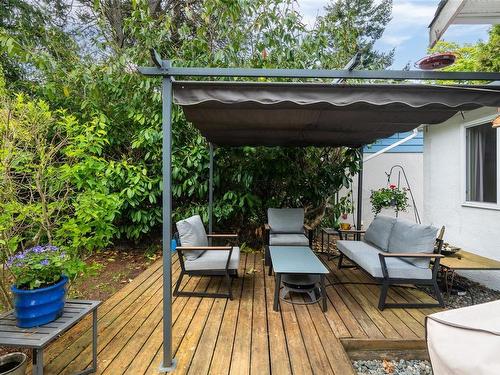 4093 Gordon Head Rd, Saanich, BC - Outdoor With Deck Patio Veranda