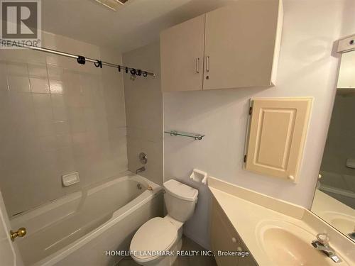 407 - 555 Yonge Street, Toronto, ON - Indoor Photo Showing Bathroom