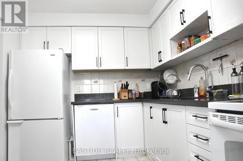 13 - 5021 Sheppard Avenue E, Toronto, ON - Indoor Photo Showing Kitchen