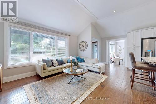 181 Ridgewood Road, Toronto, ON - Indoor Photo Showing Living Room