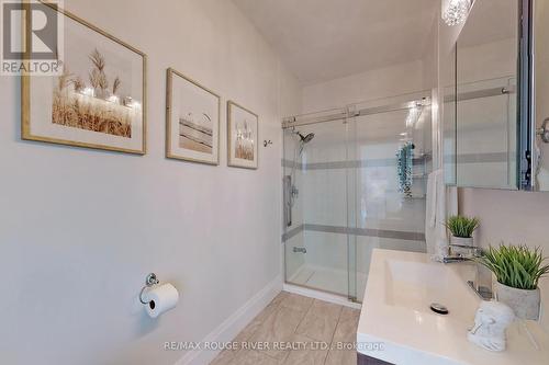 181 Ridgewood Road, Toronto, ON - Indoor Photo Showing Bathroom