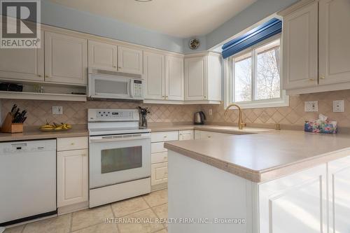 838 Caldwell Avenue, Mississauga, ON - Indoor Photo Showing Kitchen