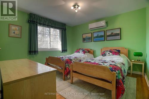 838 Caldwell Avenue, Mississauga, ON - Indoor Photo Showing Bedroom