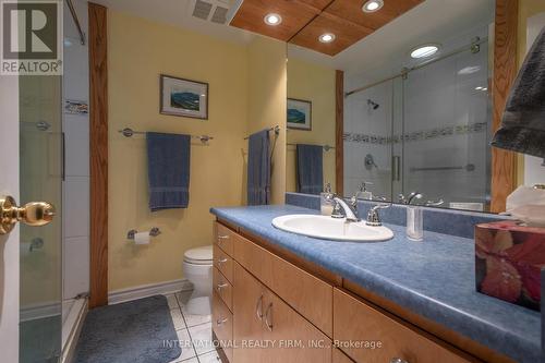 838 Caldwell Avenue, Mississauga, ON - Indoor Photo Showing Bathroom