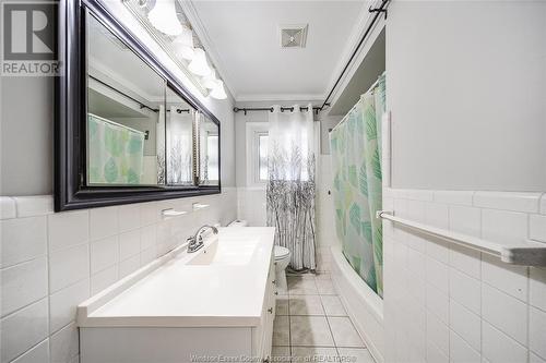 542 Bertha Avenue, Windsor, ON - Indoor Photo Showing Bathroom