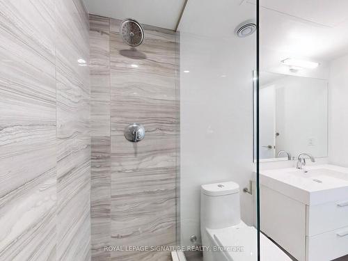 3709-39 Roehampton Ave, Toronto, ON - Indoor Photo Showing Bathroom
