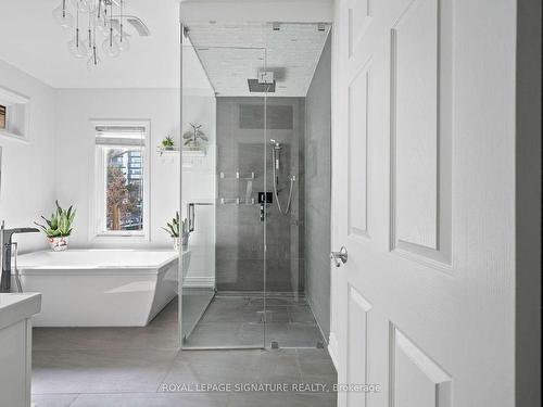102 Seaton St, Toronto, ON - Indoor Photo Showing Bathroom