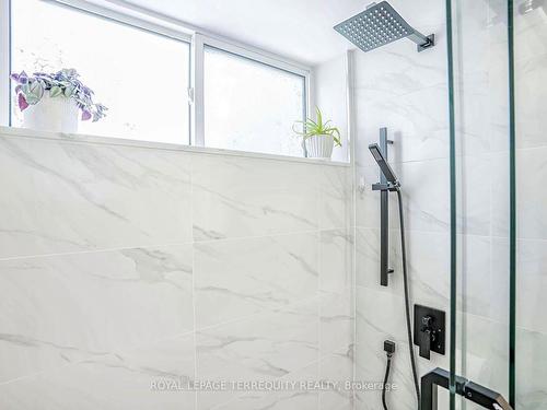 7 Treadgold Cres, Toronto, ON - Indoor Photo Showing Bathroom