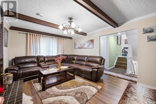 90 Groome Avenue, Regina, SK - Indoor Photo Showing Living Room