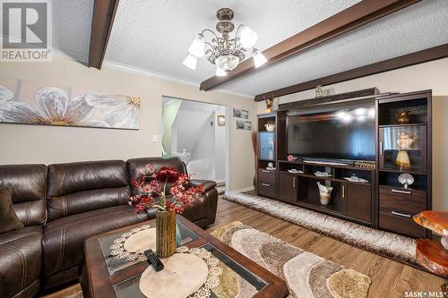 90 Groome Avenue, Regina, SK - Indoor Photo Showing Living Room