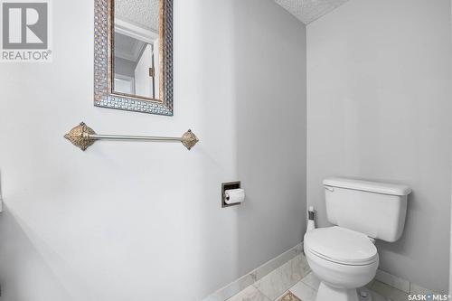 90 Groome Avenue, Regina, SK - Indoor Photo Showing Bathroom