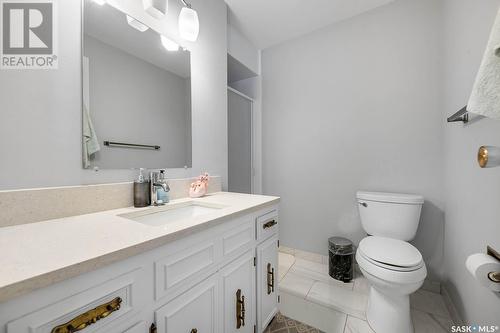 90 Groome Avenue, Regina, SK - Indoor Photo Showing Bathroom