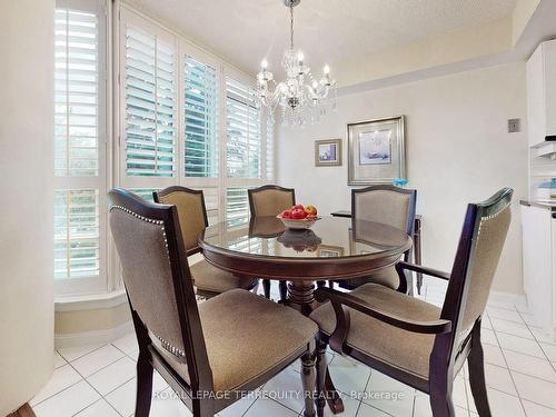 207-45 Kingsbridge Garden Circ, Mississauga, ON - Indoor Photo Showing Dining Room