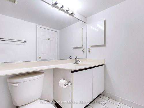 207-45 Kingsbridge Garden Circ, Mississauga, ON - Indoor Photo Showing Bathroom