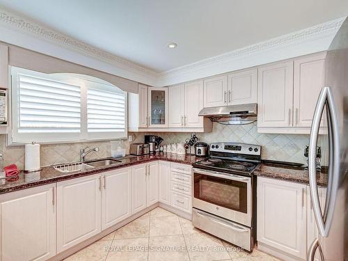 1101 Shagbark Cres, Mississauga, ON - Indoor Photo Showing Kitchen With Double Sink