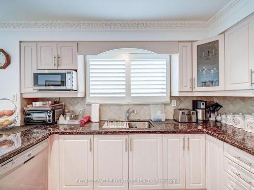 1101 Shagbark Cres, Mississauga, ON - Indoor Photo Showing Kitchen With Double Sink