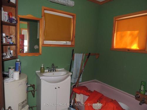 240 Point Rd, Grey Highlands, ON - Indoor Photo Showing Other Room