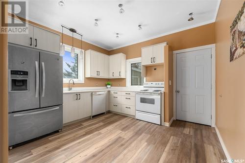 1150 Henleaze Avenue, Moose Jaw, SK - Indoor Photo Showing Kitchen