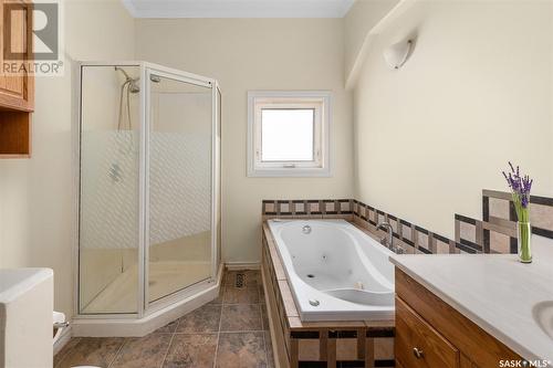 1150 Henleaze Avenue, Moose Jaw, SK - Indoor Photo Showing Bathroom