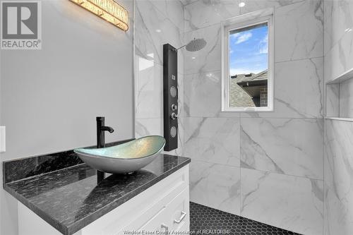 2596 Mayfair, Lasalle, ON - Indoor Photo Showing Bathroom