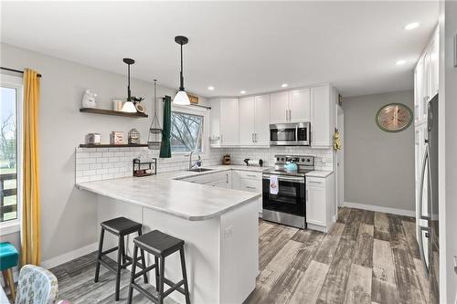 132 Leona Bay, St Francois Xavier, MB - Indoor Photo Showing Kitchen With Upgraded Kitchen
