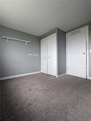 20 South Railway Avenue, Minto, MB - Indoor Photo Showing Other Room