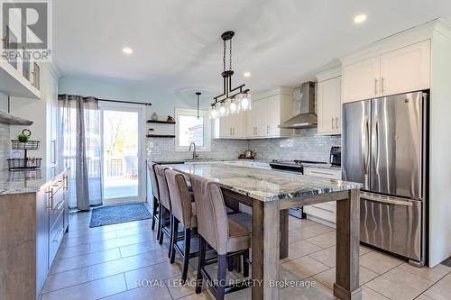 935 Colette Road, Fort Erie, ON - Indoor Photo Showing Kitchen With Upgraded Kitchen