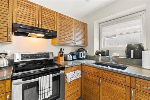 77 Hearthwood Grove, Winnipeg, MB - Indoor Photo Showing Kitchen With Double Sink