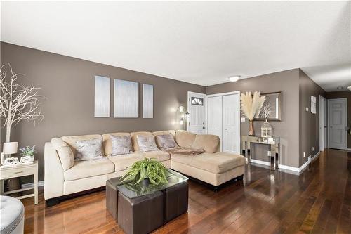 77 Hearthwood Grove, Winnipeg, MB - Indoor Photo Showing Living Room