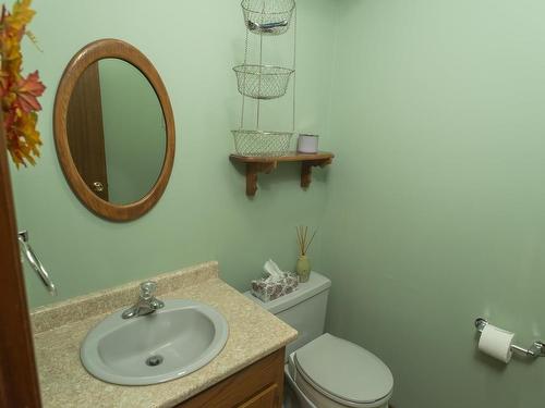 9001 John Street Road, Thunder Bay, ON - Indoor Photo Showing Bathroom
