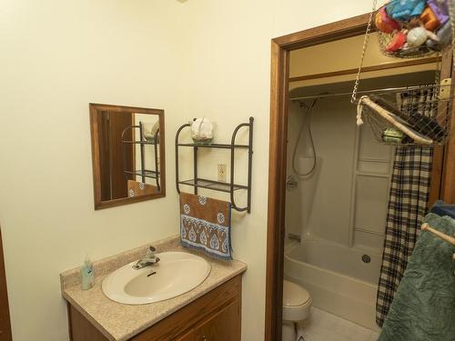 9001 John Street Road, Thunder Bay, ON - Indoor Photo Showing Bathroom
