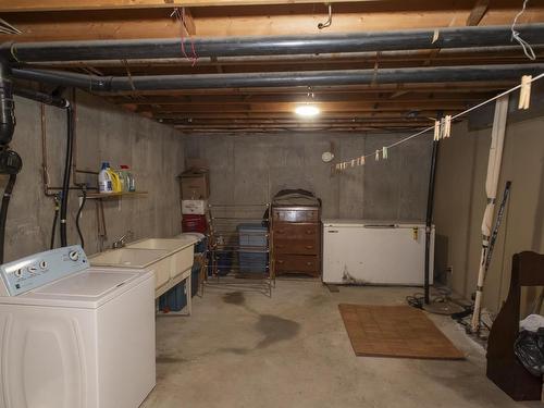 9001 John Street Road, Thunder Bay, ON - Indoor Photo Showing Laundry Room