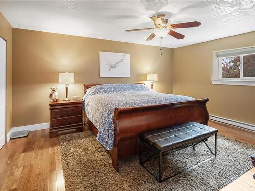 1509 Regent Pl, Cobble Hill, BC - Indoor Photo Showing Bedroom