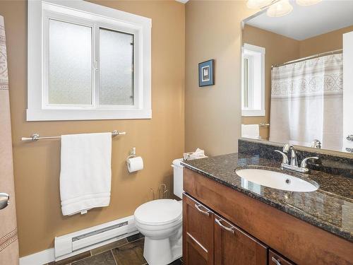 1509 Regent Pl, Cobble Hill, BC - Indoor Photo Showing Bathroom
