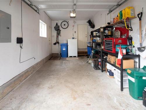 1509 Regent Pl, Cobble Hill, BC - Indoor Photo Showing Garage
