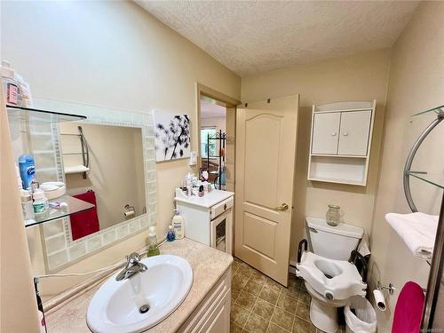 3-2475 Mansfield Dr, Courtenay, BC - Indoor Photo Showing Bathroom