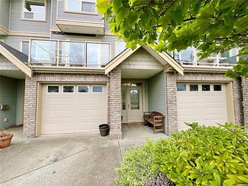 3-2475 Mansfield Dr, Courtenay, BC - Outdoor