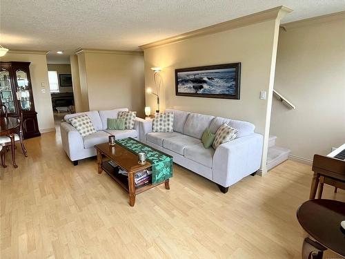 3-2475 Mansfield Dr, Courtenay, BC - Indoor Photo Showing Living Room