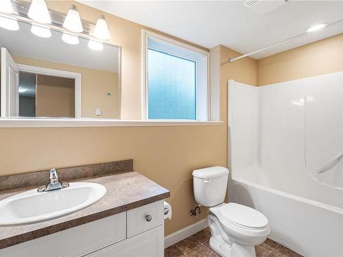 100-807 Oakhills Vista, Nanaimo, BC - Indoor Photo Showing Bathroom