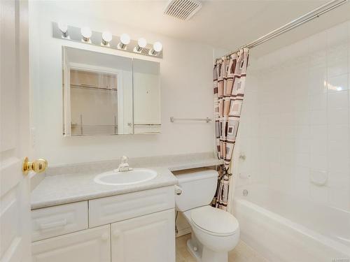 308-490 Marsett Pl, Saanich, BC - Indoor Photo Showing Bathroom