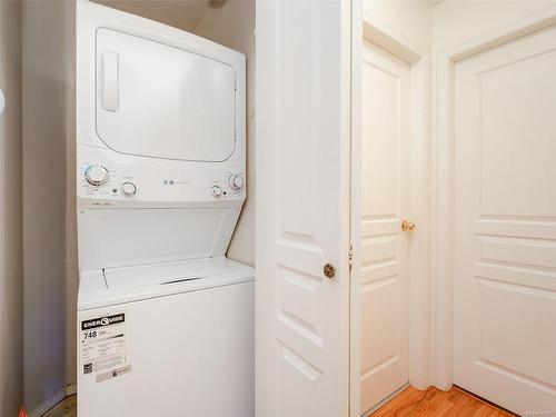 308-490 Marsett Pl, Saanich, BC - Indoor Photo Showing Laundry Room