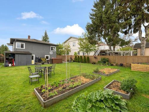 882 Leslie Dr, Saanich, BC - Outdoor With Backyard