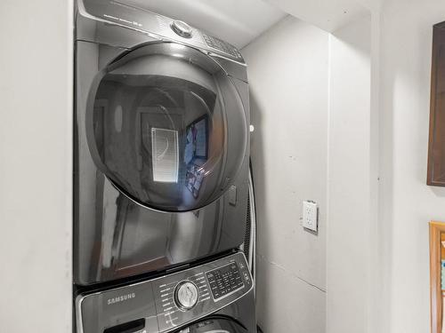 882 Leslie Dr, Saanich, BC - Indoor Photo Showing Laundry Room