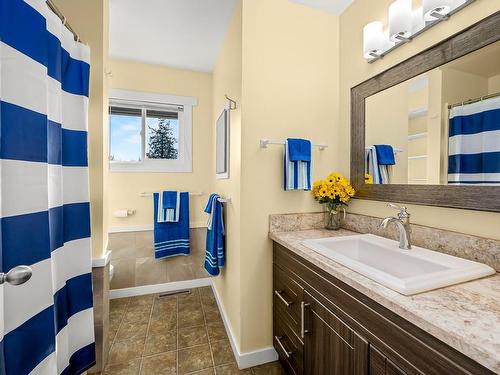 241 Petersen Rd, Campbell River, BC - Indoor Photo Showing Bathroom