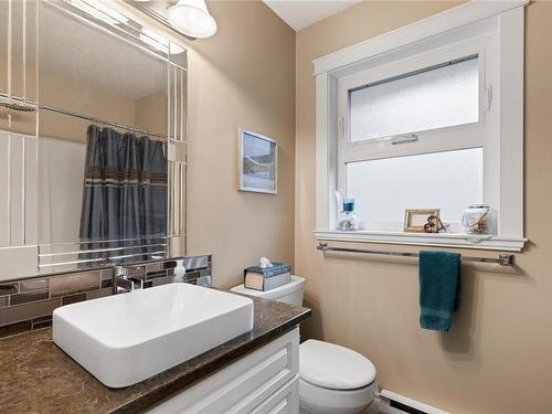 1447 Rose Ann Dr, Nanaimo, BC - Indoor Photo Showing Bathroom