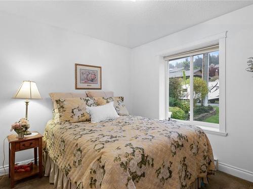 1447 Rose Ann Dr, Nanaimo, BC - Indoor Photo Showing Bedroom