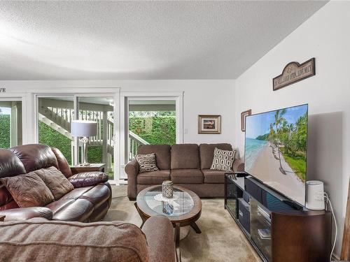 1447 Rose Ann Dr, Nanaimo, BC - Indoor Photo Showing Living Room