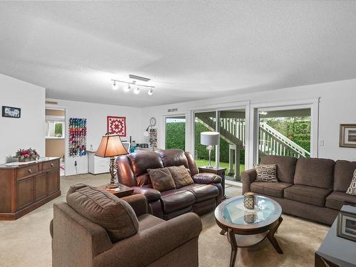 1447 Rose Ann Dr, Nanaimo, BC - Indoor Photo Showing Living Room